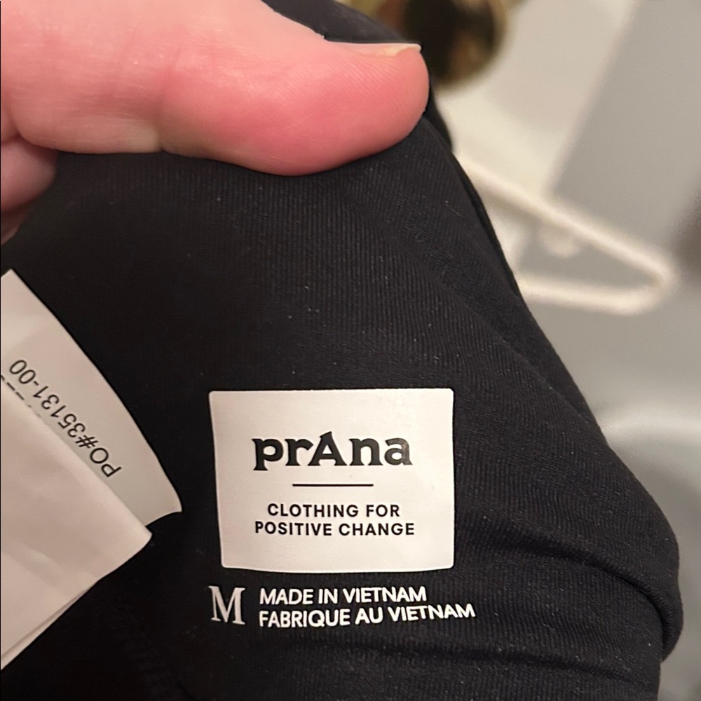 Prana Chakara Black Sports Bra NWT MEDIUM - Picture 5 of 7